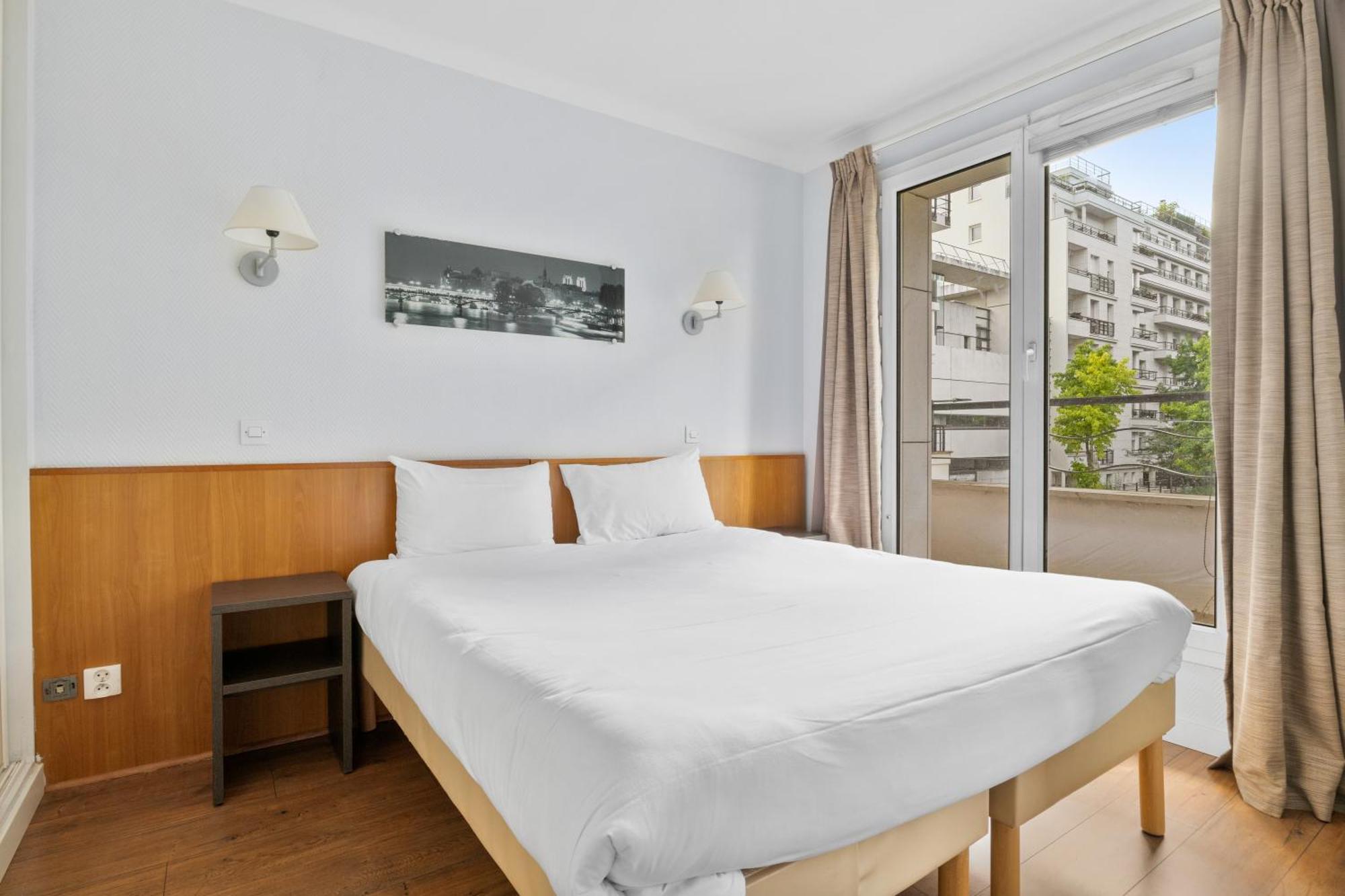 Grand Appartement Avec Balcon - Proche Parc Des Expo - Parking Privee Issy-les-Moulineaux Eksteriør bilde