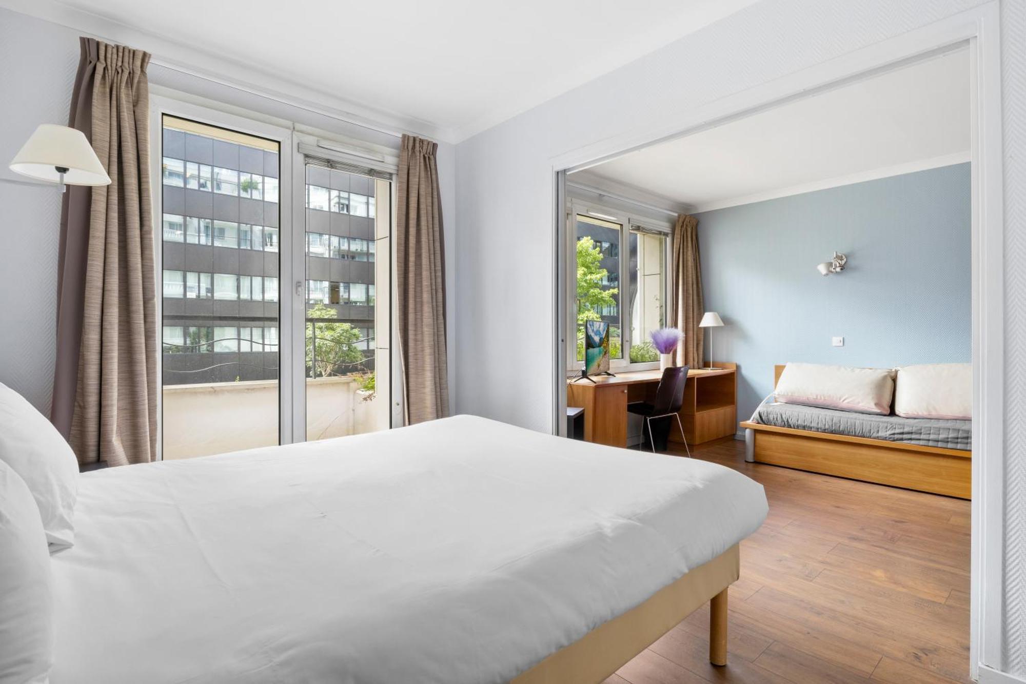 Grand Appartement Avec Balcon - Proche Parc Des Expo - Parking Privee Issy-les-Moulineaux Eksteriør bilde